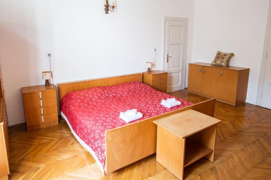 Socialist Experience In The City Center Ljubljana Extérieur photo